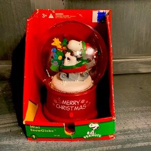 Peanuts Mini Snow Music Globe